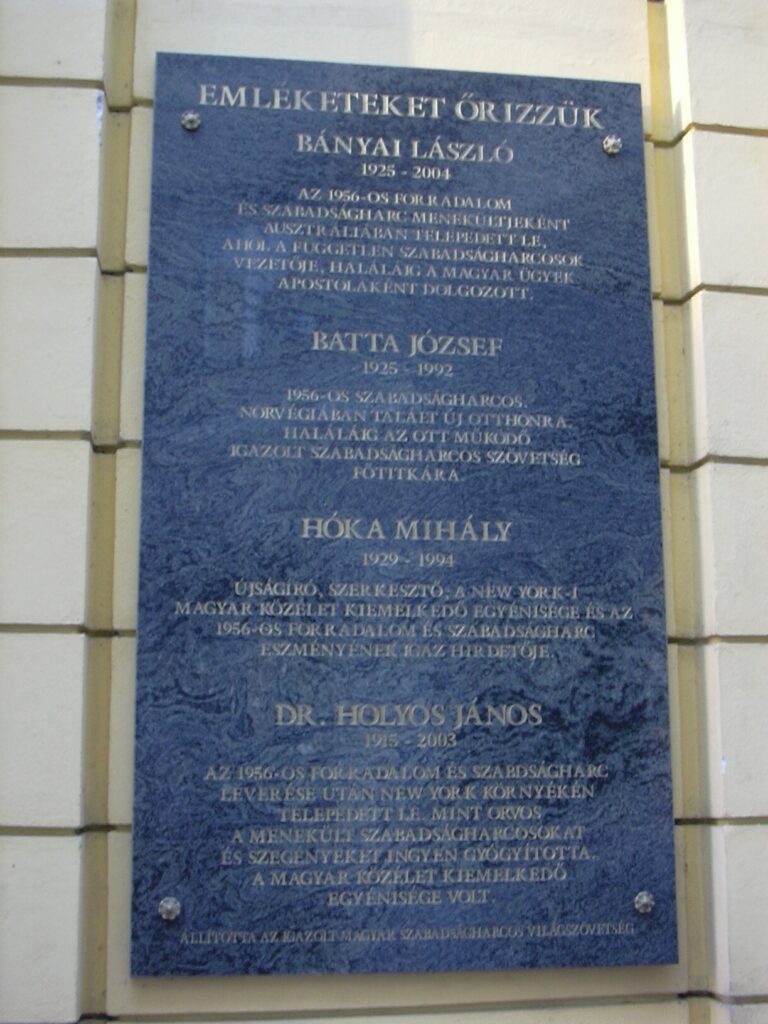 Gedenktafel f&uuml;r L&aacute;szl&oacute; B&aacute;nyai, J&oacute;szef Batta, Mih&aacute;ly Hok&aacute; und Dr. Jan&oacute;s Holyos (&copy; Bundesstiftung Aufarbeitung, fotografiert von Rebekka Denz)