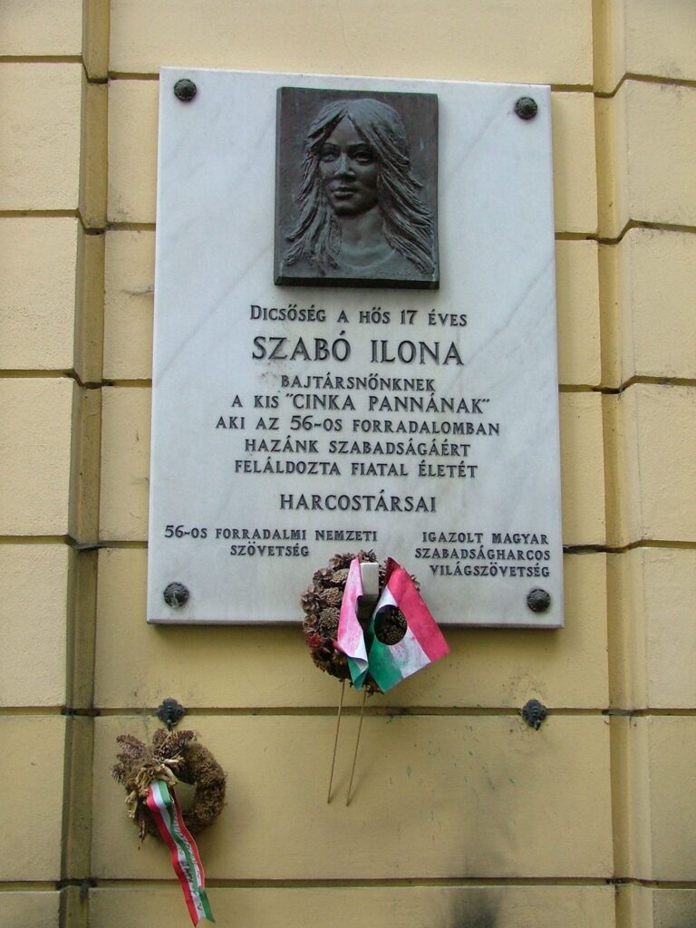 Gedenktafel f&uuml;r Ilona Szab&oacute; (&copy; Bundesstiftung Aufarbeitung, fotografiert von R&oacute;bert Guly&aacute;s)