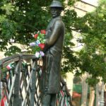 Mahnmal für Imre Nagy an seinem alten Standort am Platz der Märtyrer (Vértanúk tere) (© Bundesstiftung Aufarbeitung, fotografiert von Róbert Gulyás) Mahnmal für Imre Nagy an seinem alten Standort am Platz der Märtyrer (Vértanúk tere) (© Bundesstiftung Aufarbeitung, fotografiert von Róbert Gulyás)