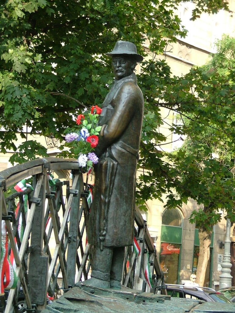 Mahnmal f&uuml;r Imre Nagy an seinem alten Standort am Platz der M&auml;rtyrer (V&eacute;rtan&uacute;k tere) (&copy; Bundesstiftung Aufarbeitung, fotografiert von R&oacute;bert Guly&aacute;s)