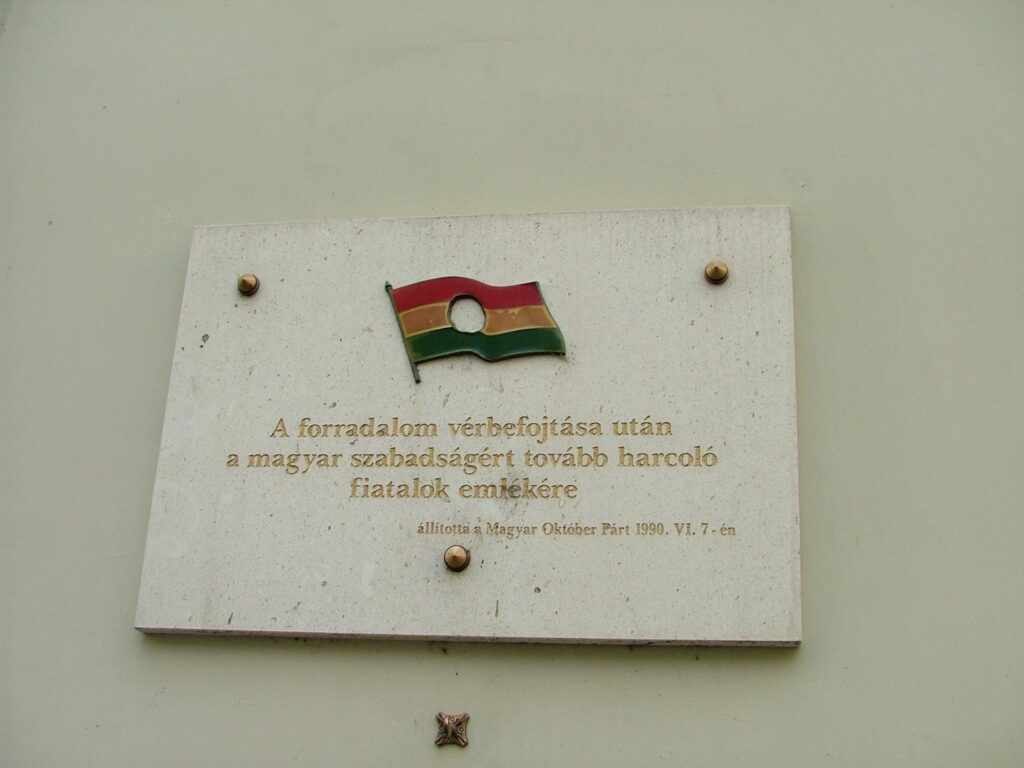Gedenktafel zur Erinnerung an die ungarische Revolution 1956 (&copy; Bundesstiftung Aufarbeitung, fotografiert von R&oacute;bert Guly&aacute;s)