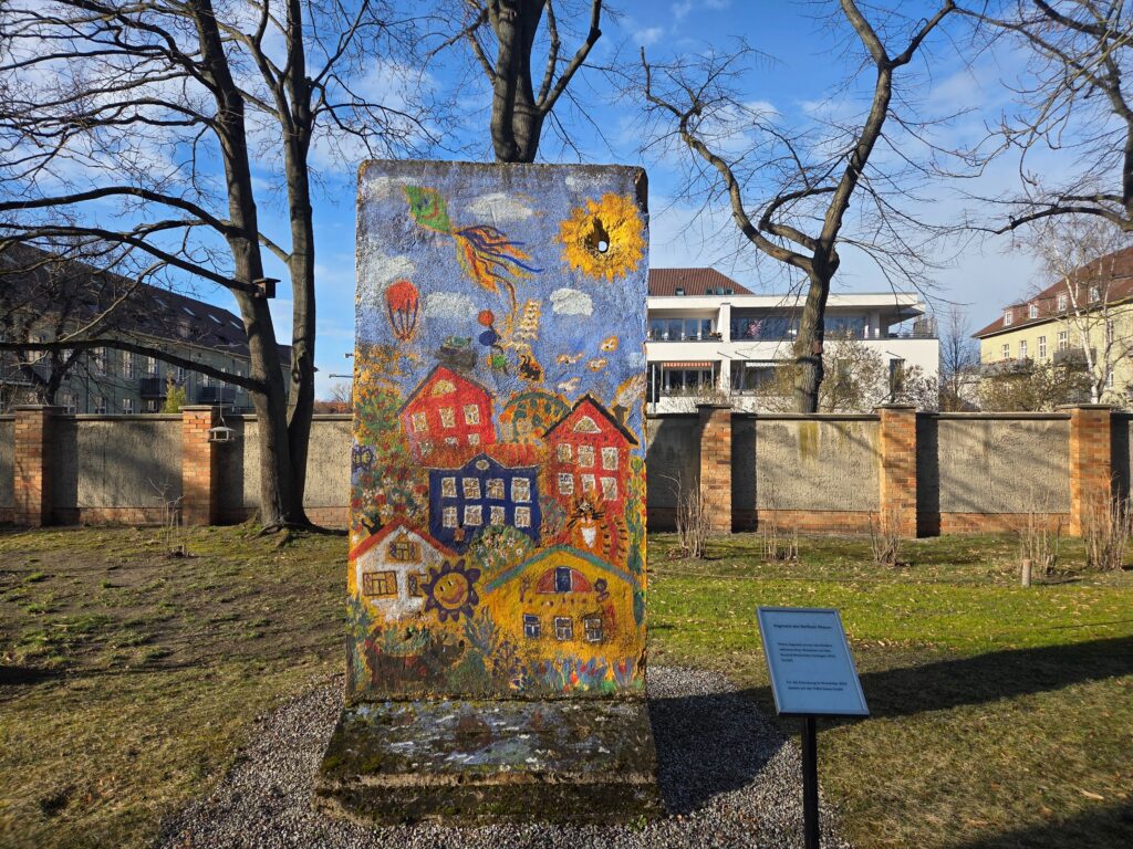Segment der Berliner Mauer auf dem Gel&auml;nde des Museums Berlin-Karlshorst (&copy; Bundesstiftung Aufarbeitung, fotografiert von Lena Ens)