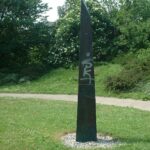 Gedenkstele für die Opfer der Internierungslager (© Bundesstiftung Aufarbeitung, fotografiert von Oliver Boyn) Gedenkstele für die Opfer der Internierungslager (© Bundesstiftung Aufarbeitung, fotografiert von Oliver Boyn)