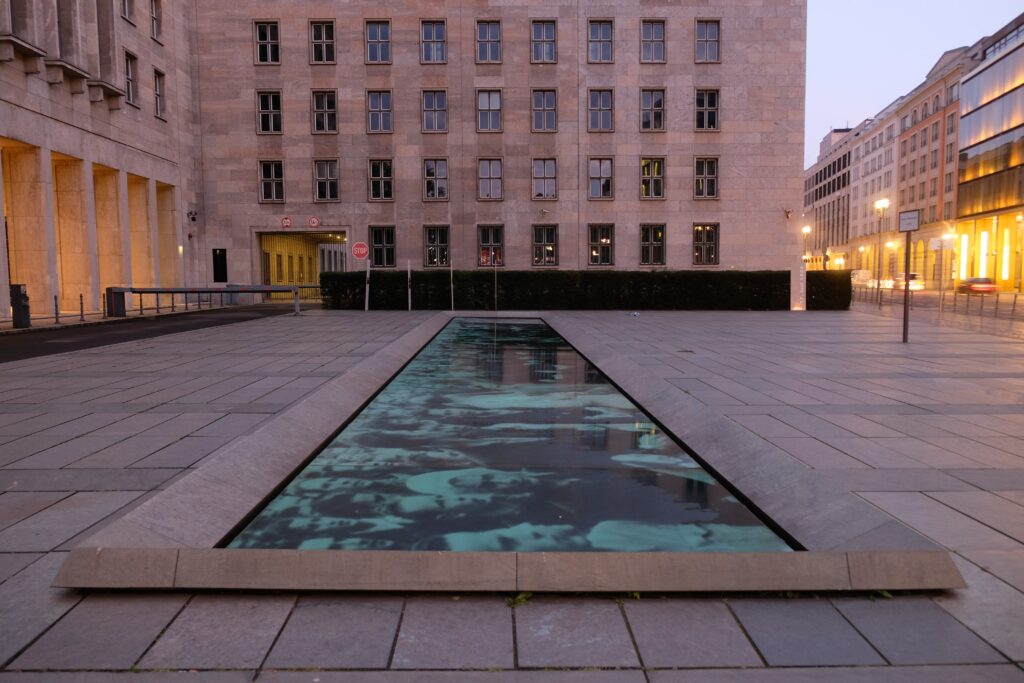 Bodendenkmal am Platz des Volksaufstandes vom 1953 (&copy; Bundesstiftung Aufarbeitung, fotografiert von Ulrich M&auml;hlert)