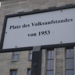 Platz des Volksaufstandes von 1953 in Berlin-Mitte (© Bundesstiftung Aufarbeitung, fotografiert von Anna Kaminsky) Platz des Volksaufstandes von 1953 in Berlin-Mitte (© Bundesstiftung Aufarbeitung, fotografiert von Anna Kaminsky)