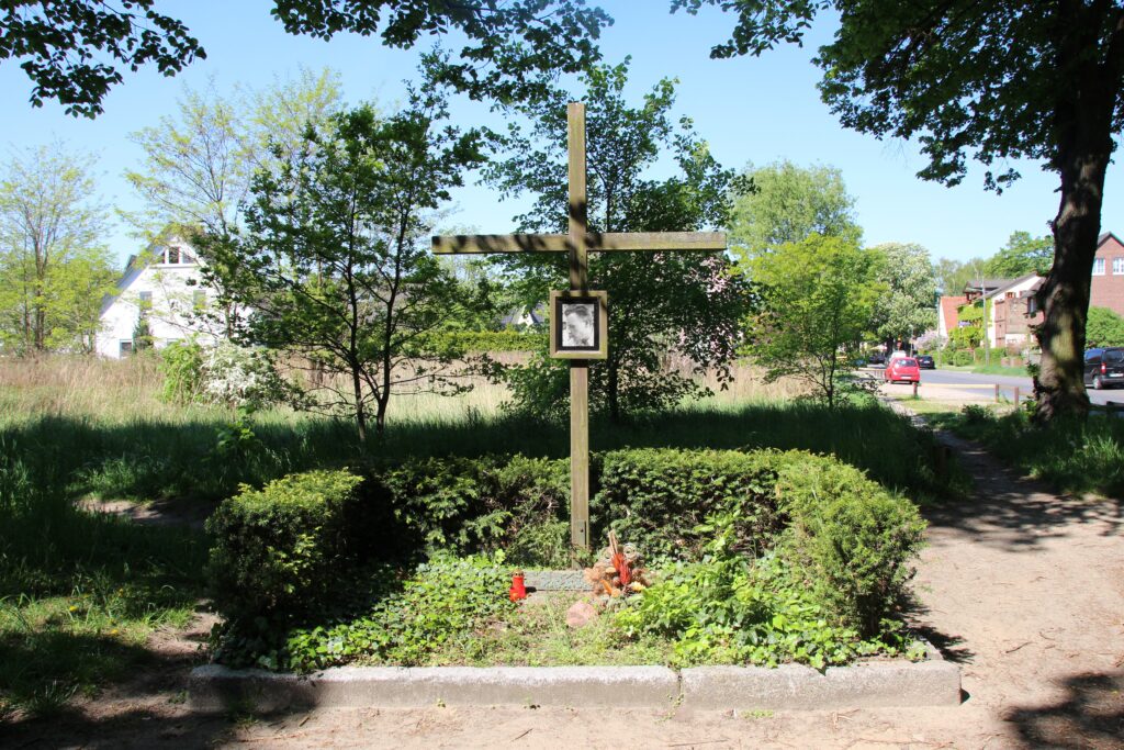 Gedenkkreuz f&uuml;r Dieter Wohlfahrt (&copy; Bundesstiftung Aufarbeitung, fotografiert von Jakob Hamidi)