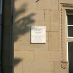 Informationstafel zur Erinnerung an die Besetzung der ehemaligen Kreisdienststelle des Ministeriums f&uuml;r Staatssicherheit (&copy; Bundesstiftung Aufarbeitung, fotografiert von Oliver Boyn)