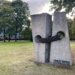 Detailansicht der Plakette am Mahnmal &bdquo;Unteilbares Deutschland&ldquo; (&copy; Bundesstiftung Aufarbeitung, fotografiert von Benedikt Verhaegh)