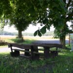 Gedenkstein und Informationstafel für das geschleifte Dorf Leitenhausen (© Bundesstiftung Aufarbeitung, fotografiert von Oliver Boyn) Gedenkstein und Informationstafel für das geschleifte Dorf Leitenhausen (© Bundesstiftung Aufarbeitung, fotografiert von Oliver Boyn)