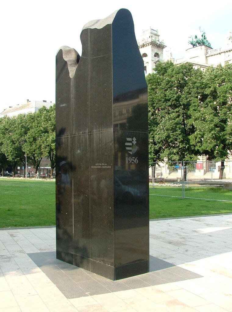 Mahnmal "Flamme der Revolution" (&copy; Bundesstiftung Aufarbeitung, fotografiert von R&oacute;bert Guly&aacute;s)