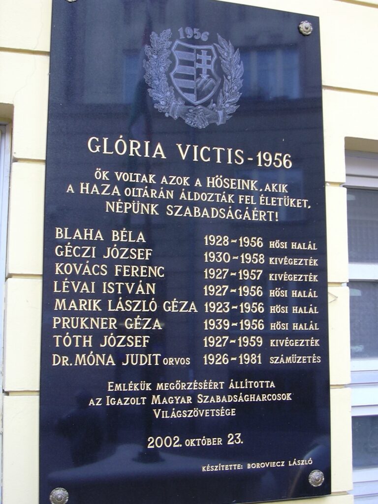 Gedenktafel Gloria Victis (&copy; Bundesstiftung Aufarbeitung, fotografiert von R&oacute;bert Guly&aacute;s)
