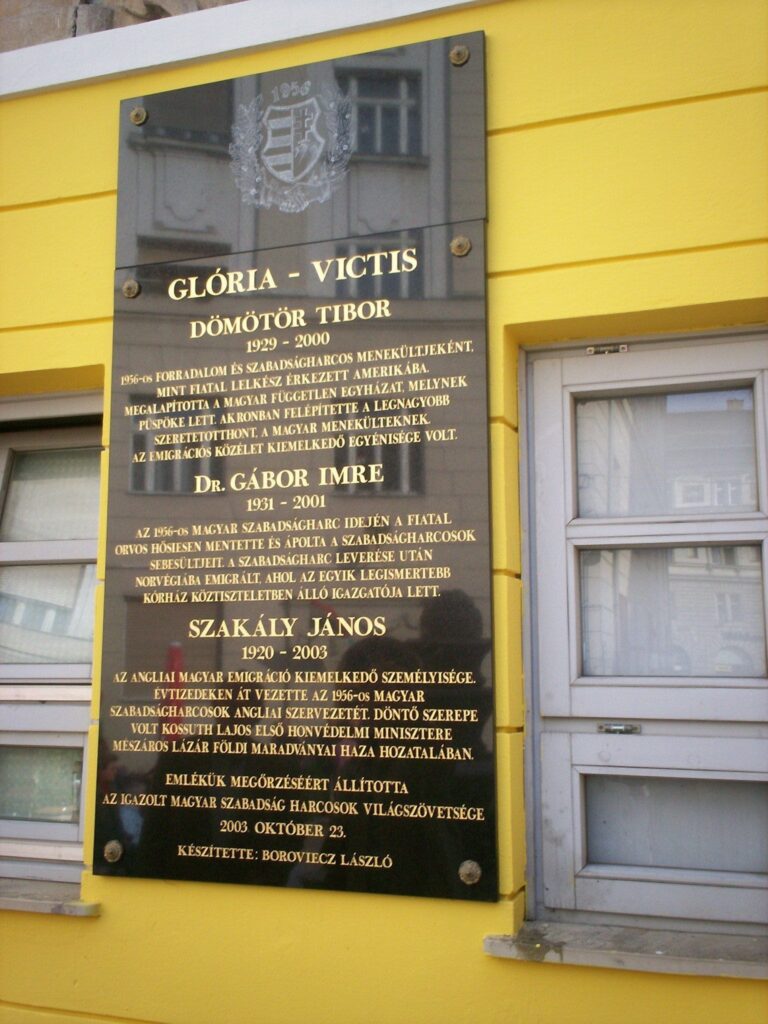 Gedenktafel f&uuml;r Tibor D&ouml;m&ouml;t&ouml;r, Imre G&aacute;bor und J&aacute;nos Szak&aacute;ly (&copy; Bundesstiftung Aufarbeitung, fotografiert von R&oacute;bert Guly&aacute;s)