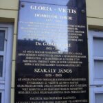 Gedenktafel für Tibor Dömötör, Imre Gábor und János Szakály (© Bundesstiftung Aufarbeitung, fotografiert von Rebekka Denz) Gedenktafel für Tibor Dömötör, Imre Gábor und János Szakály (© Bundesstiftung Aufarbeitung, fotografiert von Rebekka Denz)